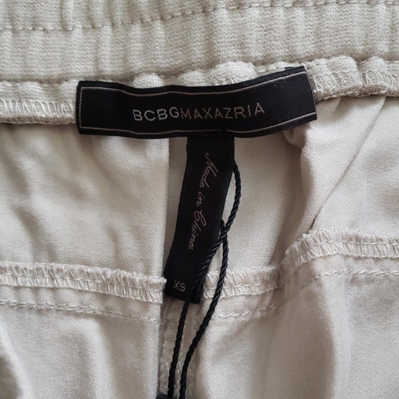 Bcbg lightweight mid rise shorts - Picture 2 of 3